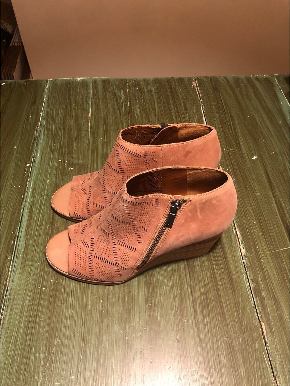 Lucky Brand EUC Women's Jaspah Lasercut Leather Upper 3.75" Wedges Size 9.5